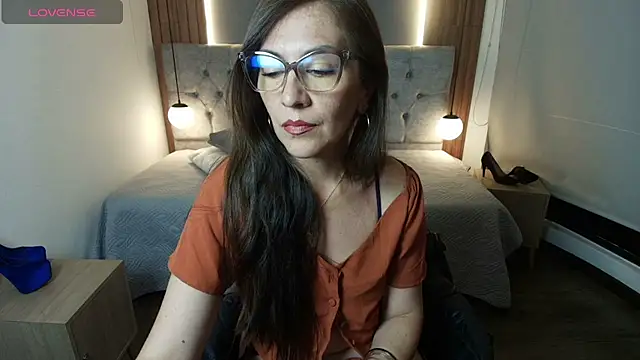 VictoriaLuxee_ webcam