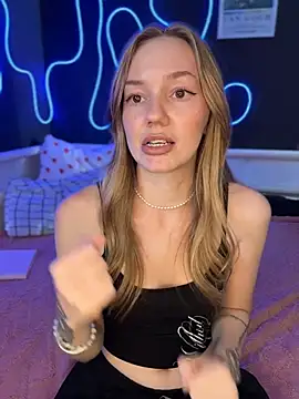 MilaMoone webcam
