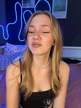 MilaMoone webcam