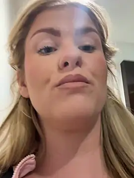 CharleighBaker live cam on StripChat