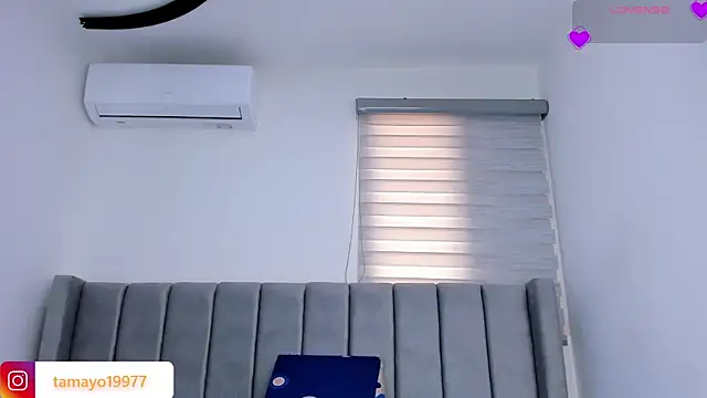 _kaarla_ live cam on StripChat