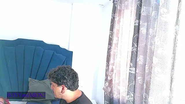 RoxyandAron2 webcam