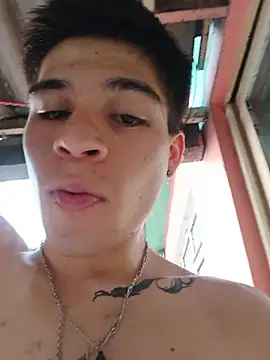 Oliver_LA live cam on StripChat