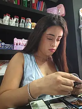 MissNyraSecret webcam