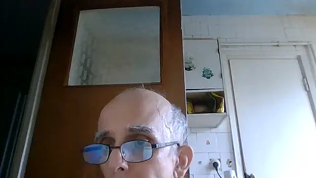 mariusica1@xh live cam on StripChat