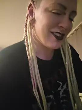 PinkTheHawk webcam