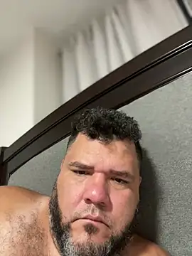 HotDominicanCum live cam on StripChat