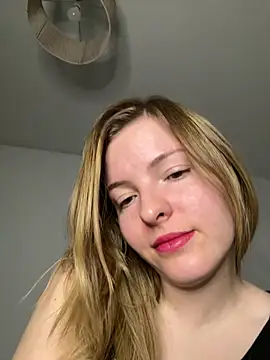 heyitskiara live cam on StripChat