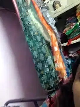 kavinila143 live cam on StripChat