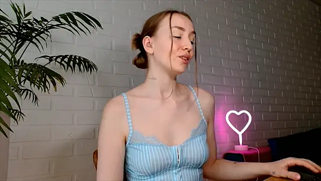 WhitePrincessLuna webcam