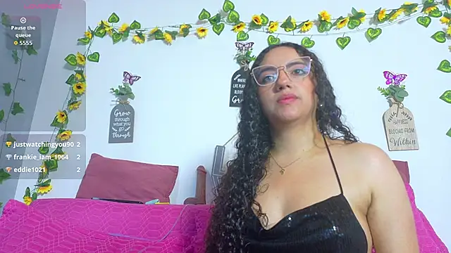 emiily_curly live cam on StripChat