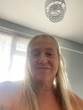 Blondnboujee53 webcam