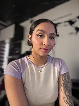 Isabella-Teen live cam