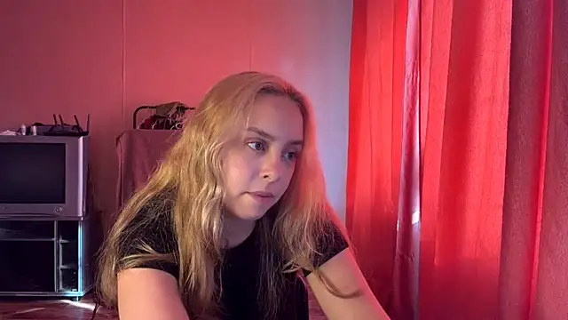 ZoraDearmon webcam