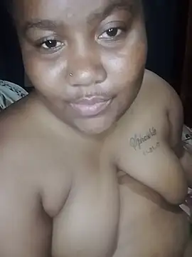 ChubbyMidgetxxx19 webcam