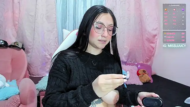 lucy_neil live cam on StripChat