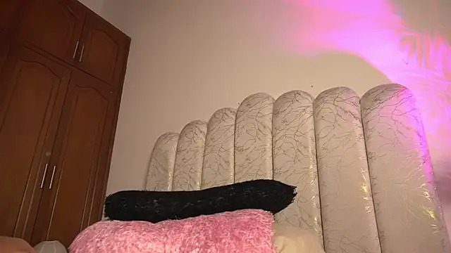 pocahotass_11 webcam