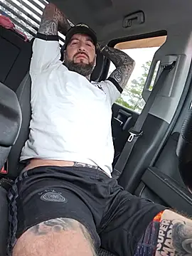 Beardedtattood live cam on StripChat