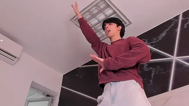 aerumchae (M twink) - good morning <3