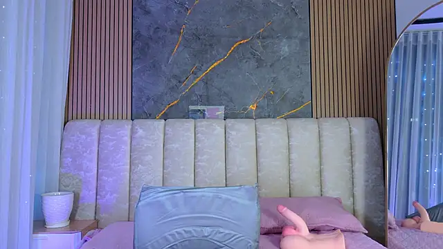 mia_scot webcam