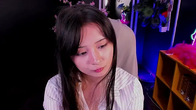 May_Ling live cam on StripChat