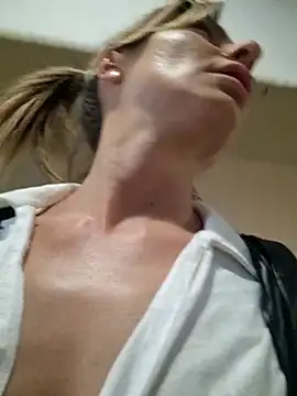 SofiaLace live cam on StripChat