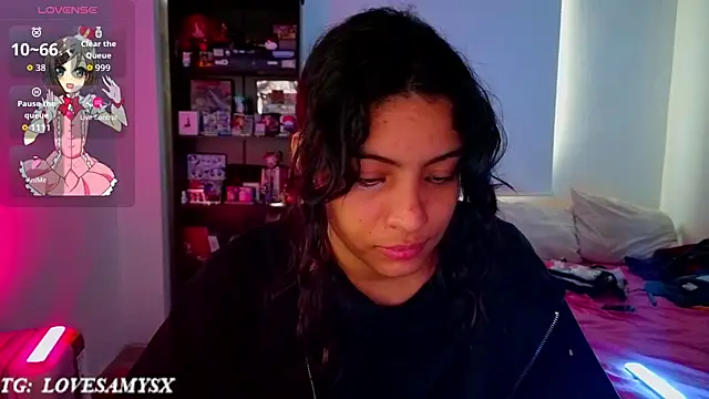 Lovelyamyy live cam on StripChat