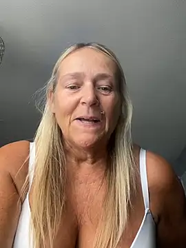 Blondnboujee53 webcam