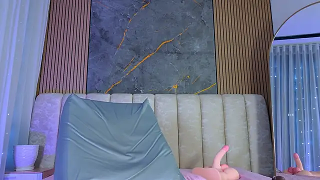 mia_scot webcam