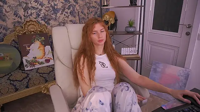 Nicol_Moonn webcam