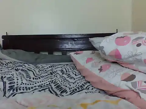 Nodia32 live cam on StripChat