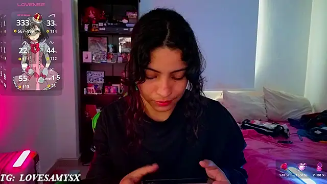 Lovelyamyy live cam on StripChat