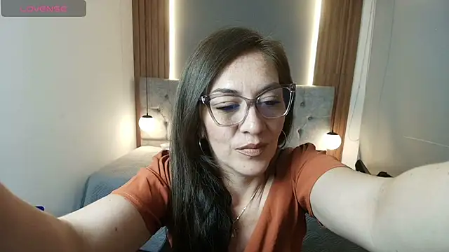 VictoriaLuxee_ webcam