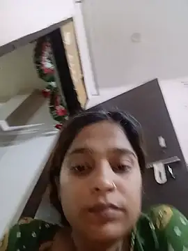 Meloni_71 live cam on StripChat