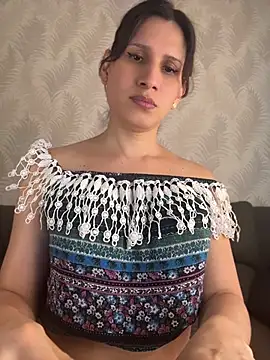 milablossom001 live cam on StripChat