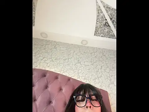 Nioki_ live cam on StripChat
