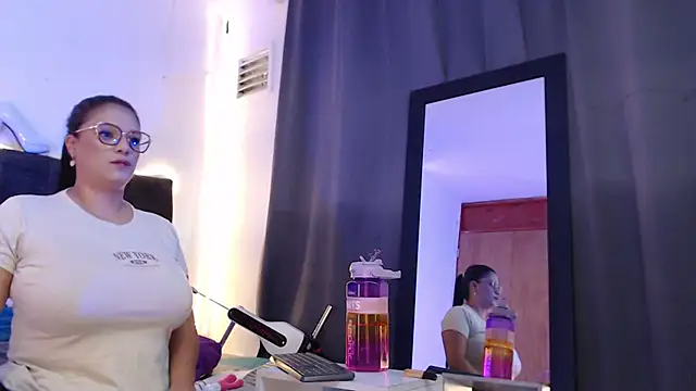 Nicol_Love0 live cam on StripChat