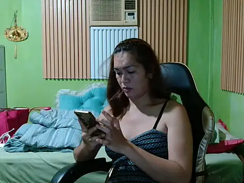 urslutscarlet webcam