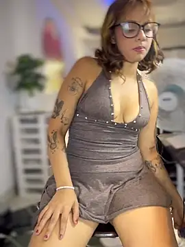 LeylaKnox live cam on StripChat
