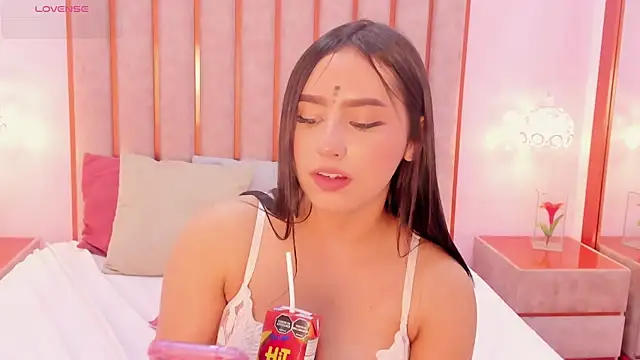 Zoe_Monrow live cam on StripChat