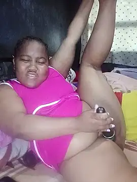 ChubbyMidgetxxx19 webcam