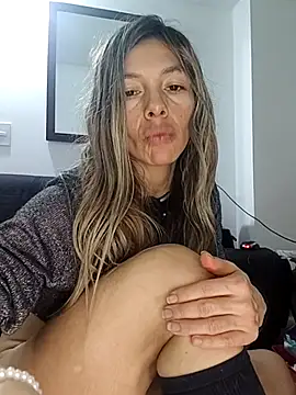 estrella_tasty live cam on StripChat