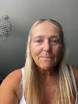 Blondnboujee53 webcam