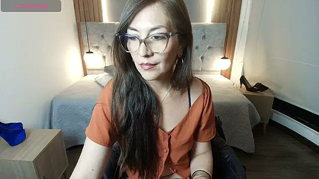 VictoriaLuxee_ webcam