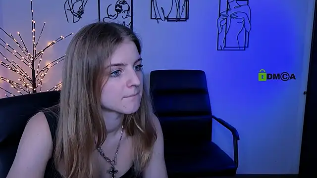 lisa_dark_ webcam