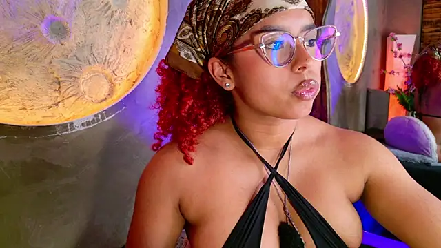 lara_curly webcam