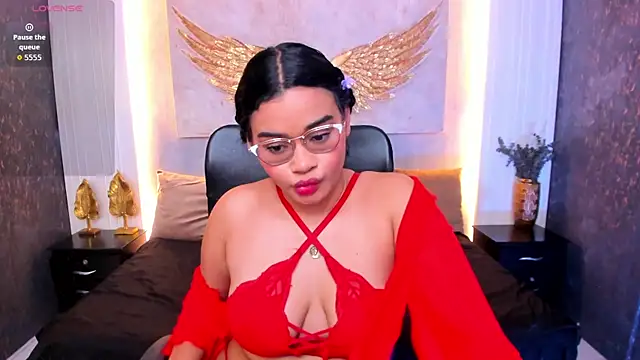 Celeste_luxe live cam on StripChat