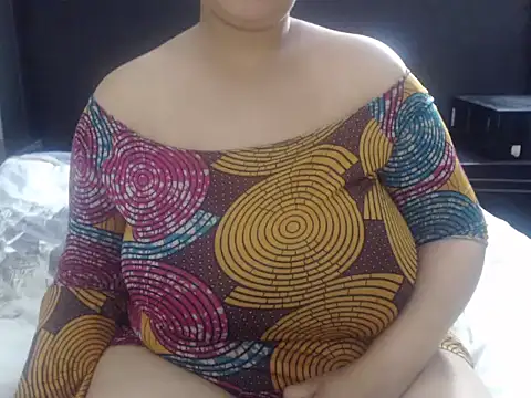 XHotJuicyBootyXX webcam