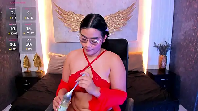 Celeste_luxe live cam on StripChat