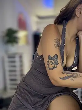 LeylaKnox webcam